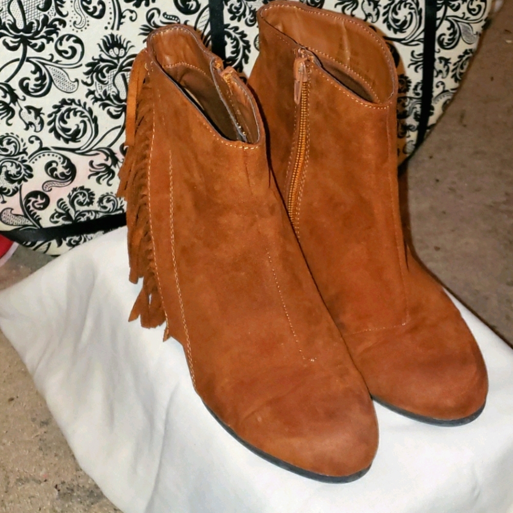 Maurices Toni Fringe Congnac Ankle Boots Size 8